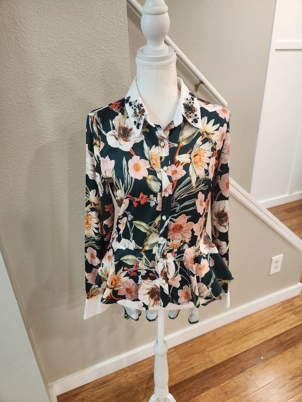 Embellished Collar Floral Button-Down Blouse - Dark Green/Pink